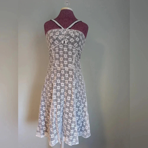 Caroline Herrera Cream Geometric Lace Dress, US 10 - Picture 1 of 7